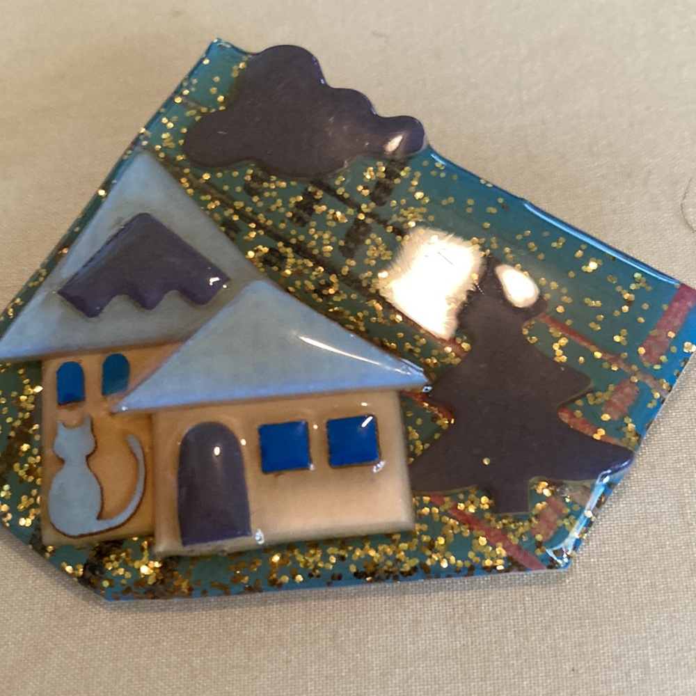 Lucinda House cat pin brooch